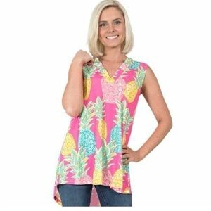 Simply Southern **NWT** Sleeveless top with Charleston Pineapple print. Size L